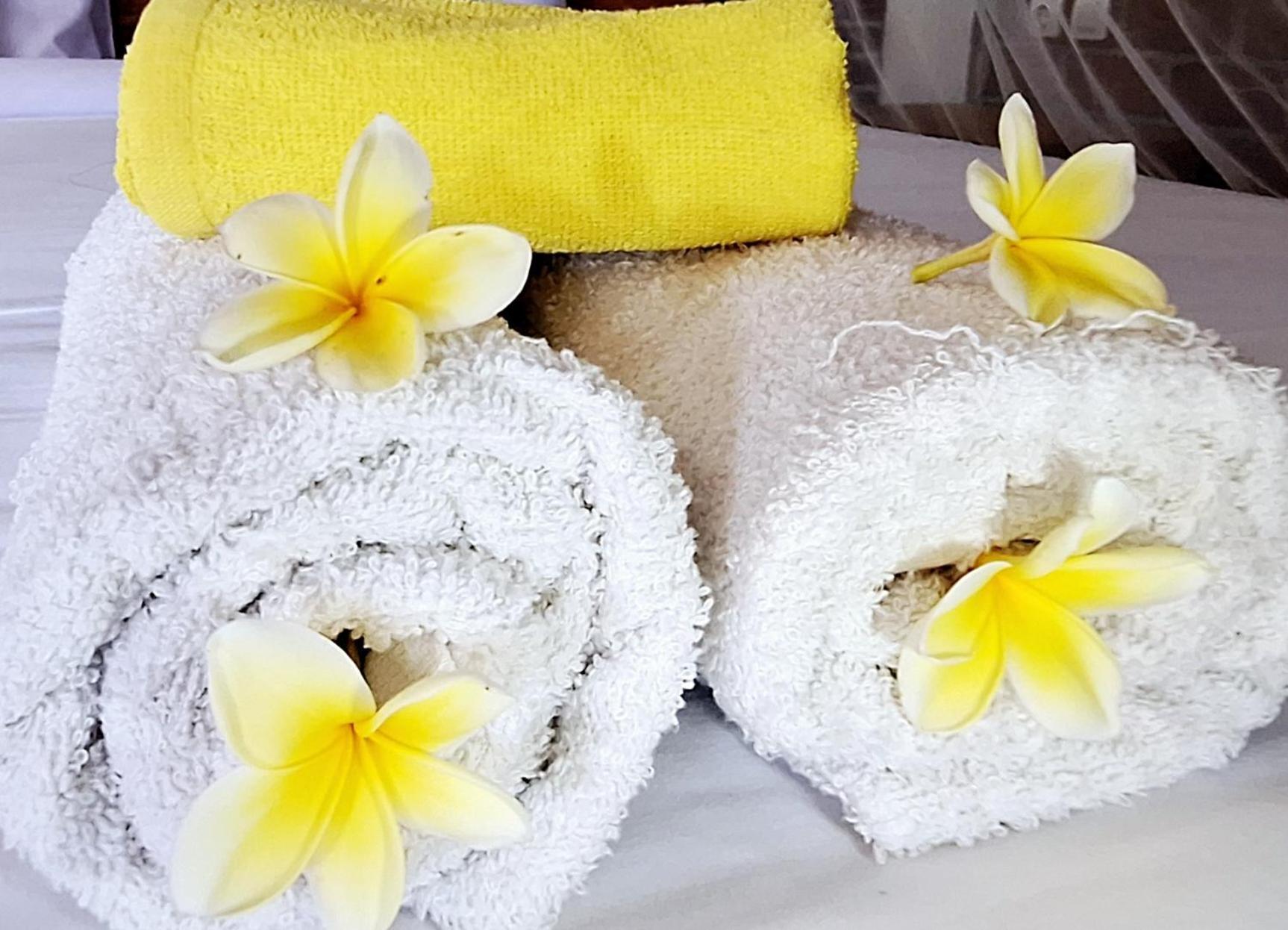 Bunga Maliq Bungalow Lombok Tetebatu Rum bild
