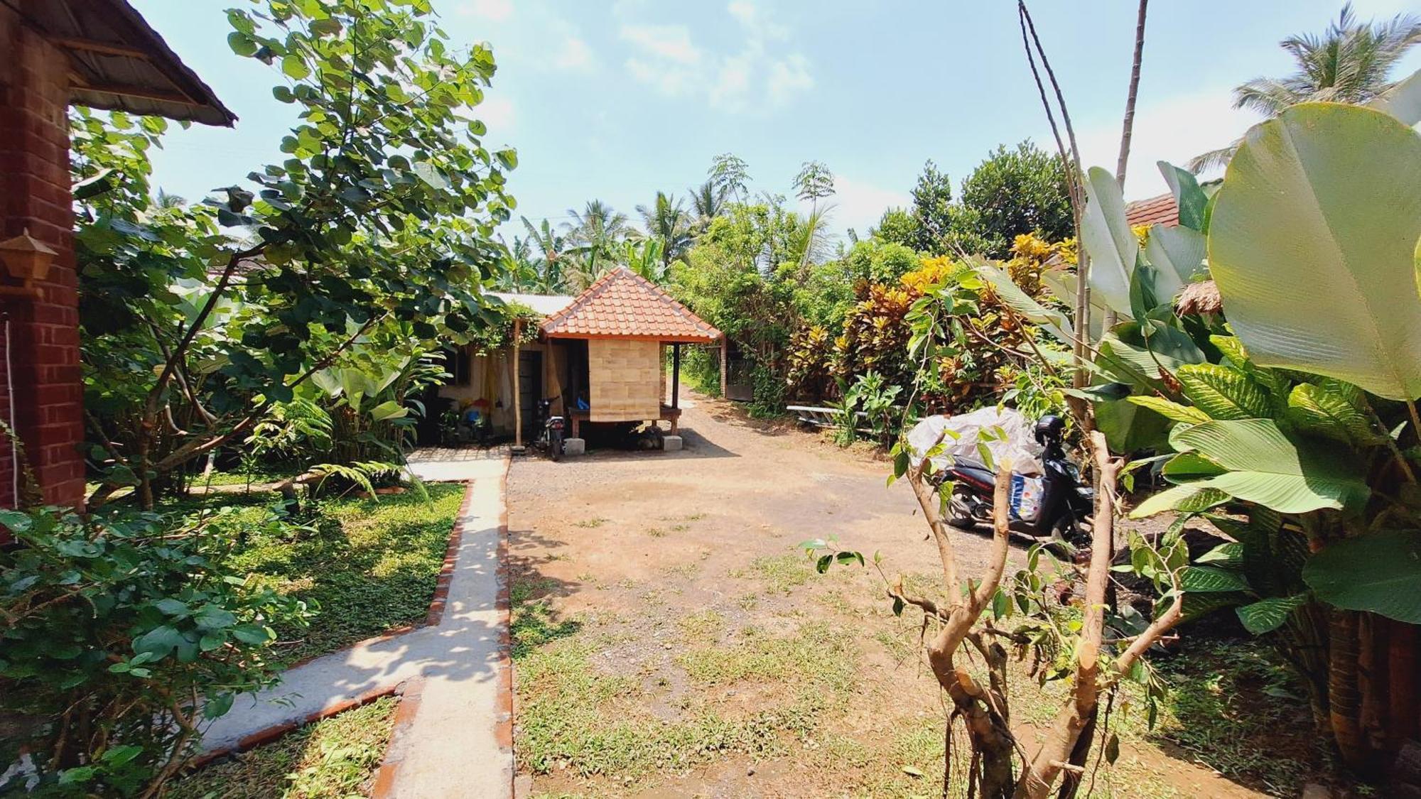 Bunga Maliq Bungalow Lombok Tetebatu Rum bild