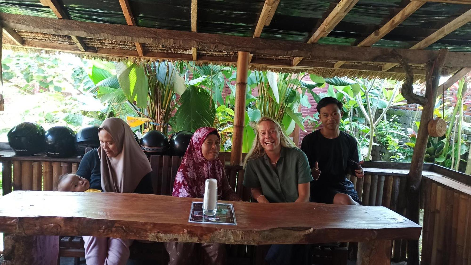 Bunga Maliq Bungalow Lombok Tetebatu Rum bild